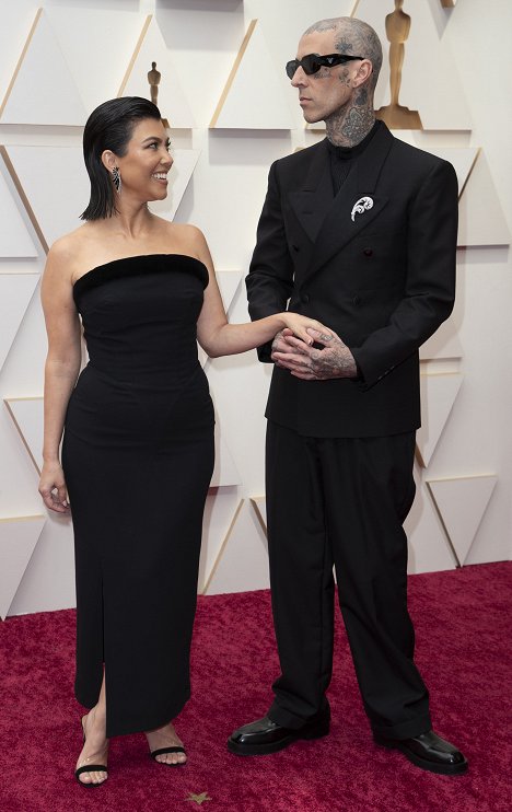 Red Carpet - Kourtney Kardashian, Travis Barker - 94th Annual Academy Awards - De eventos