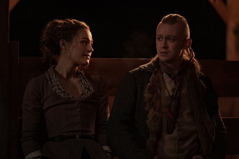 Sophie Skelton, John Bell - Outlander - Die Highland-Saga - Loyalität - Filmfotos