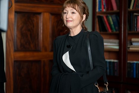 Lesley Manville - Magpie Murders - Episode 4 - Z filmu