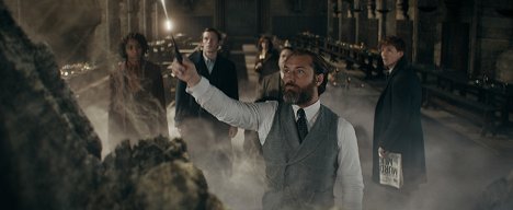 Jessica Williams, Callum Turner, Jude Law, Eddie Redmayne - Monstros Fantásticos: Os Segredos de Dumbledore - De filmes