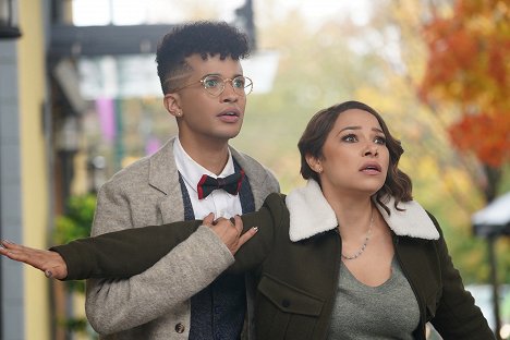 Jordan Fisher, Jessica Parker Kennedy - The Flash - Impulsive Excessive Disorder - Photos