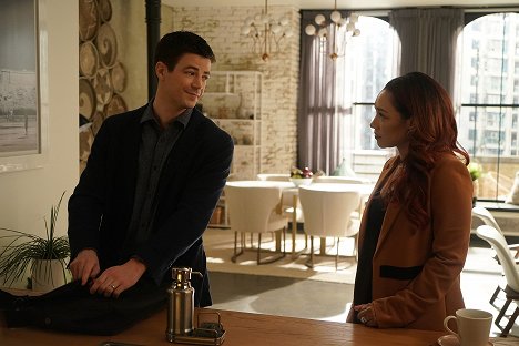 Grant Gustin, Candice Patton - The Flash - The Fire Next Time - Photos