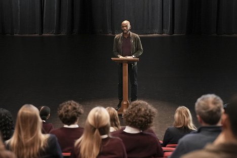 Romany Malco - A Million Little Things - School Ties - Z filmu