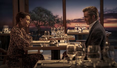 Thandiwe Newton, Chris Pine - All the Old Knives - Filmfotos
