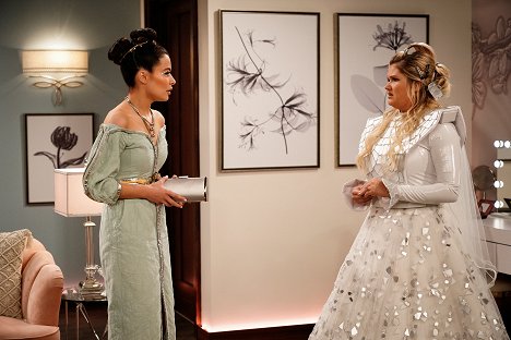 Miranda Cosgrove, Bailey Stender - iCarly Revival - iRobot Wedding - Kuvat elokuvasta