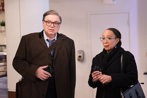 Oliver Platt, S. Epatha Merkerson - Nemocnice Chicago Med - All the Things That Could Have Been - Z filmu