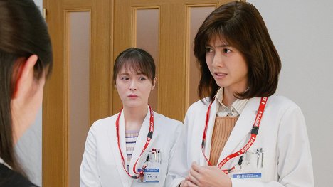 Shihori Kanjiya, Yuki Uchida - Dear patient: Kizuna no karute - Inoči no omosa - Z filmu