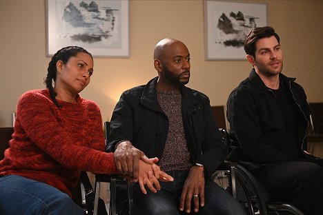 Christina Moses, Romany Malco, David Giuntoli - A Million Little Things - Fingers Crossed - Do filme