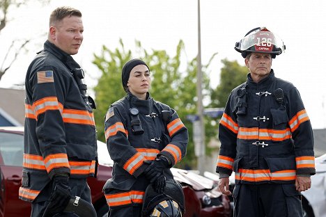 Jim Parrack, Natacha Karam, Rob Lowe - 9-1-1: Lone Star - Impulse Control - Photos