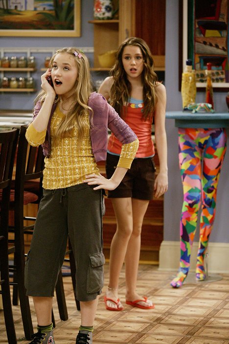 Emily Osment, Miley Cyrus - Hannah Montana - It's My Party and I'll Lie If I Want To - Photos