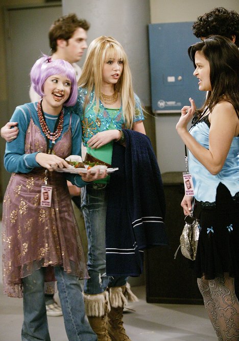 Emily Osment, Miley Cyrus, Hiromi Dames - Hannah Montana - It's My Party and I'll Lie If I Want To - Photos