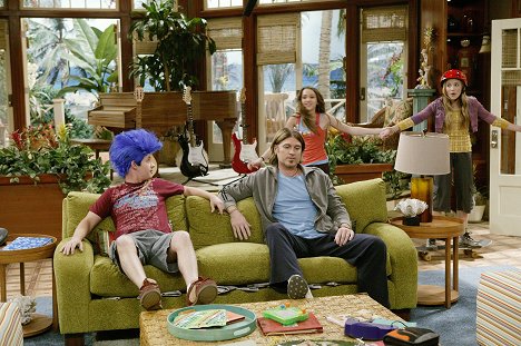 Jason Earles, Billy Ray Cyrus, Miley Cyrus, Emily Osment - Hannah Montana - It's My Party and I'll Lie If I Want To - Filmfotos