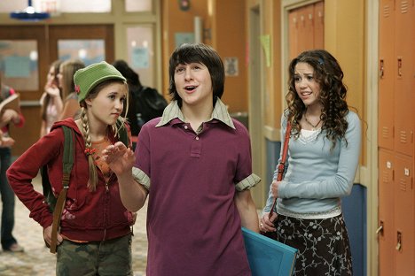 Emily Osment, Mitchel Musso, Miley Cyrus - Hannah Montana - Oops! I Meddled Again - Photos