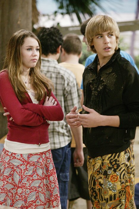Miley Cyrus, Cody Linley - Hannah Montana - More Than a Zombie to Me - Filmfotók