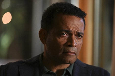 Mario Van Peebles - A Million Little Things - Fingers Crossed - De la película