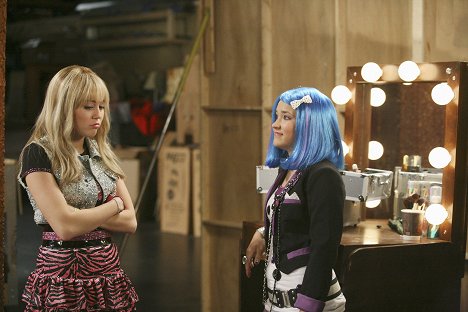 Miley Cyrus, Emily Osment - Hannah Montana - Cheat It - Photos