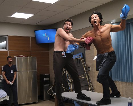 Noah Galvin, Will Yun Lee - The Good Doctor - Potluck - Van de set