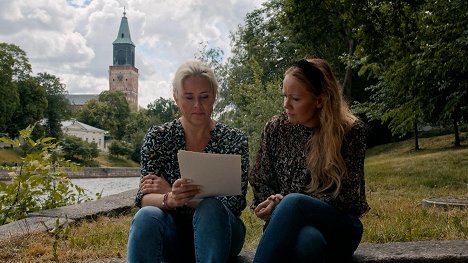 Anne Kukkohovi, Marja Hintikka - Sukuni salat - Filmfotos