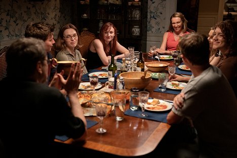 Patrick Schwarzenegger, Odessa Young, Sophie Turner, Toni Collette, Hannah Pniewski - The Staircase - 911 - Film
