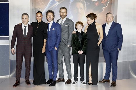 The Adam Project World Premiere at Alice Tully Hall on February 28, 2022 in New York City - Mark Ruffalo, Zoe Saldana, Shawn Levy, Ryan Reynolds, Walker Scobell, Jennifer Garner, Ted Sarandos - Projekt Adam - Z imprez