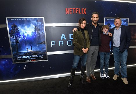 The Adam Project Los Angeles special screening at The London West Hollywood at Beverly Hills on February 15, 2022 in West Hollywood, California - Jennifer Garner, Ryan Reynolds, Walker Scobell, Ted Sarandos - Projekt Adam - Z akcí