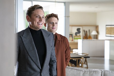 Billy Magnussen, Caleb Foote - Made for Love - Another Byron, Another Hazel - Van film