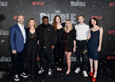"The Bubble" Photo Call at Four Seasons Hotel Los Angeles at Beverly Hills on March 05, 2022 in Los Angeles, California - Judd Apatow, Leslie Mann, Samson Kayo, Karen Gillan, Maria Bakalova, Harry Trevaldwyn, Iris Apatow - The Bubble - Events
