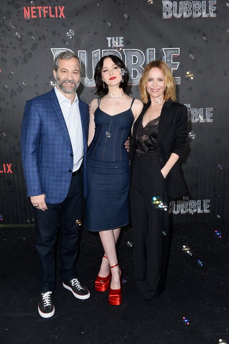 "The Bubble" Photo Call at Four Seasons Hotel Los Angeles at Beverly Hills on March 05, 2022 in Los Angeles, California - Judd Apatow, Iris Apatow, Leslie Mann - The Bubble - Events