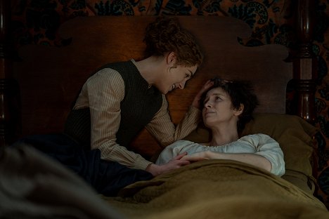 Sophie Skelton, Caitríona Balfe - Outlander - Die Highland-Saga - Die Welt steht auf dem Kopf - Filmfotos