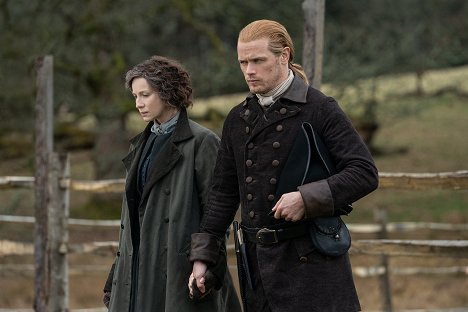 Caitríona Balfe, Sam Heughan - Outlander - Die Highland-Saga - Stock und Stein - Filmfotos