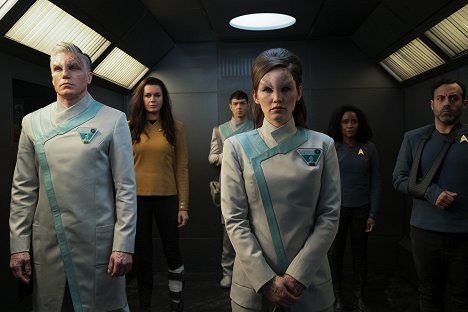Anson Mount, Rebecca Romijn, Christina Chong, Etan Muskat - Star Trek: Strange New Worlds - Fremde neue Welten - Filmfotos