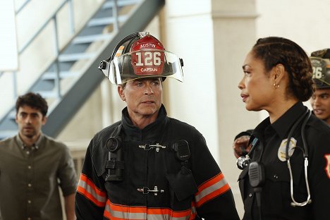 Rob Lowe, Gina Torres - V plamenech - Jarní úklid - Z filmu