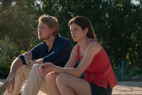 Joe Alwyn, Alison Oliver - Conversations with Friends - Episode 4 - Photos