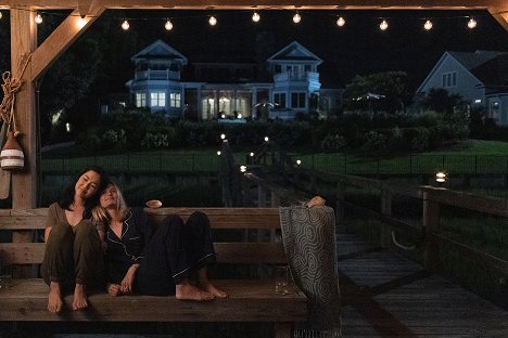 Jackie Chung, Rachel Blanchard - Tego lata stałam się piękna - Letni domek - Z filmu
