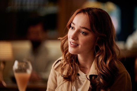 Phoebe Dynevor - Ten Percent - Episode 5 - Photos