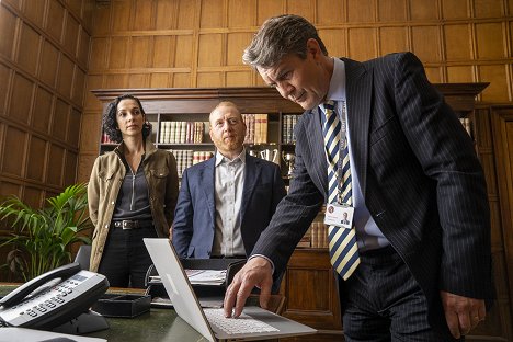 Sonita Henry, Adrian Scarborough, Alexander Hanson - The Chelsea Detective - A Chelsea Education - Photos