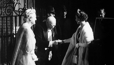 kuningatar Elisabet II - Die Queen und ihre Premiers - Kuvat elokuvasta