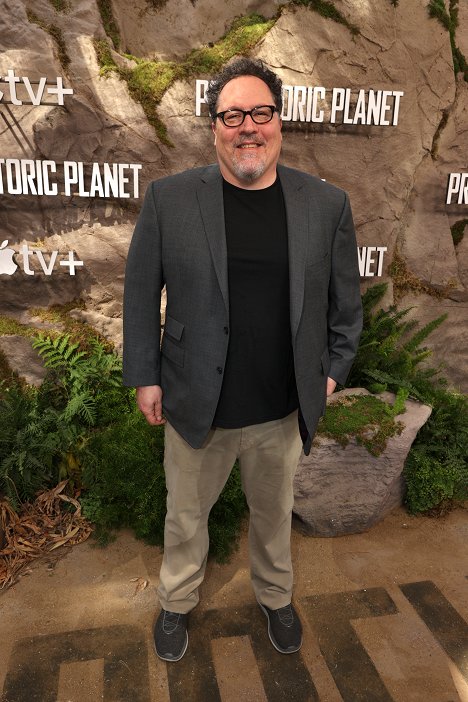 Apple’s “Prehistoric Planet” premiere screening at AMC Century City IMAX Theatre in Los Angeles, CA on May 15, 2022 - Jon Favreau - Prehistoric Planet - De eventos