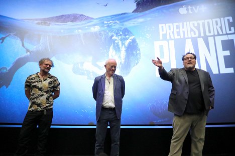Apple’s “Prehistoric Planet” premiere screening at AMC Century City IMAX Theatre in Los Angeles, CA on May 15, 2022 - Tim Walker, Mike Gunton, Jon Favreau - Prehistorická planeta - Z akcií