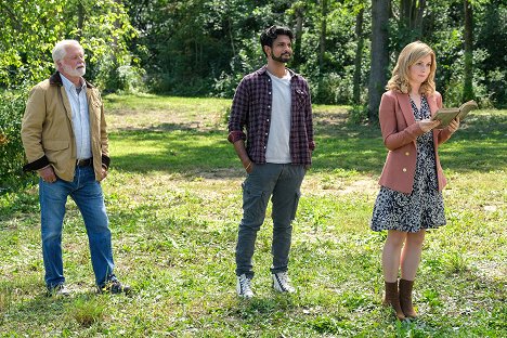 Utkarsh Ambudkar, Rose McIver - Ghosts - Pete's Wife - De la película