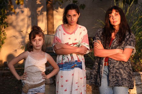 Geana Restom, Nadia Charbel, Nadine Labaki - Costa Brava, Lebanon - Van film
