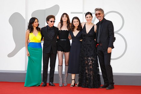 Venice Red Carpet - Iazua Larios, Michel Franco, Charlotte Gainsbourg - Sundown - Z imprez