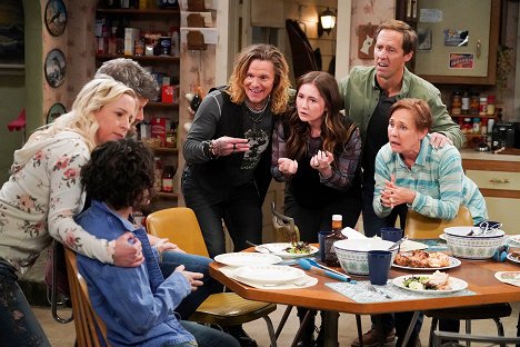 Alicia Goranson, Tony Cavalero, Emma Kenney, Nat Faxon, Laurie Metcalf - The Conners - Three Ring Circus - Photos