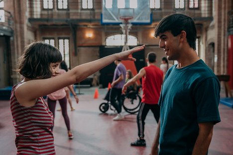 Isa Montalbán, Óscar Casas - HollyBlood - Van film