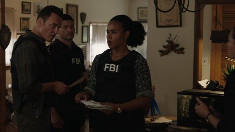 Julian McMahon, Miguel Gomez, Roxy Sternberg - FBI: Most Wanted - Patriots - Van film