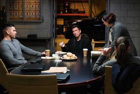 Miguel Gomez, Dylan McDermott - FBI: Most Wanted - Covenant - Photos