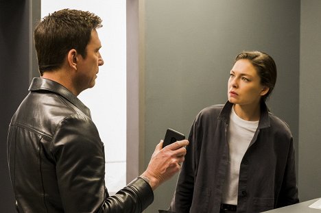 Dylan McDermott, Alexa Davalos - FBI: Most Wanted - A Man Without a Country - Photos