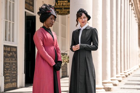 Nikki Amuka-Bird, Dakota Johnson - Persuasion - Film