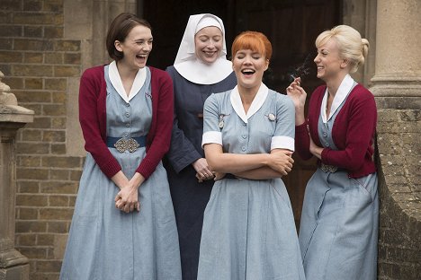 Charlotte Ritchie, Victoria Yeates, Emerald Fennell, Helen George - Call the Midwife - Episode 6 - De la película