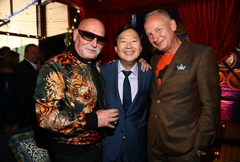 Pentaverate Premiere + After Party at The Hollywood Roosevelt on May 04, 2022 in Los Angeles, California - Phil Hartnoll, Ken Jeong, Paul Hartnoll - O Pentavirato - Season 1 - De eventos